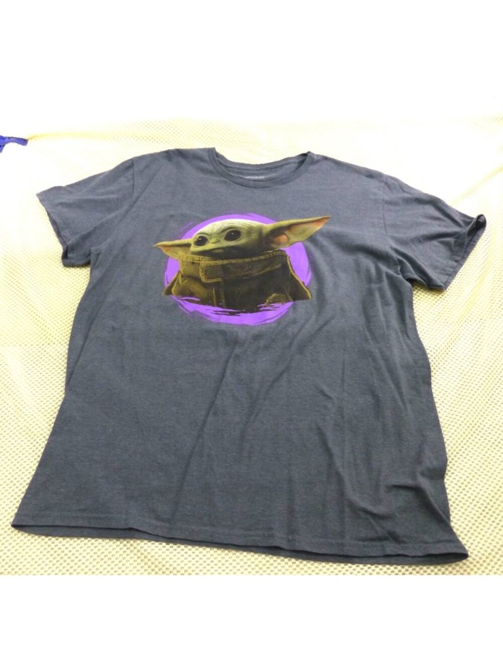 Star‎ Wars Grogu Baby Yoda Mens T-Shirt Gray Purple Circle Design Size L